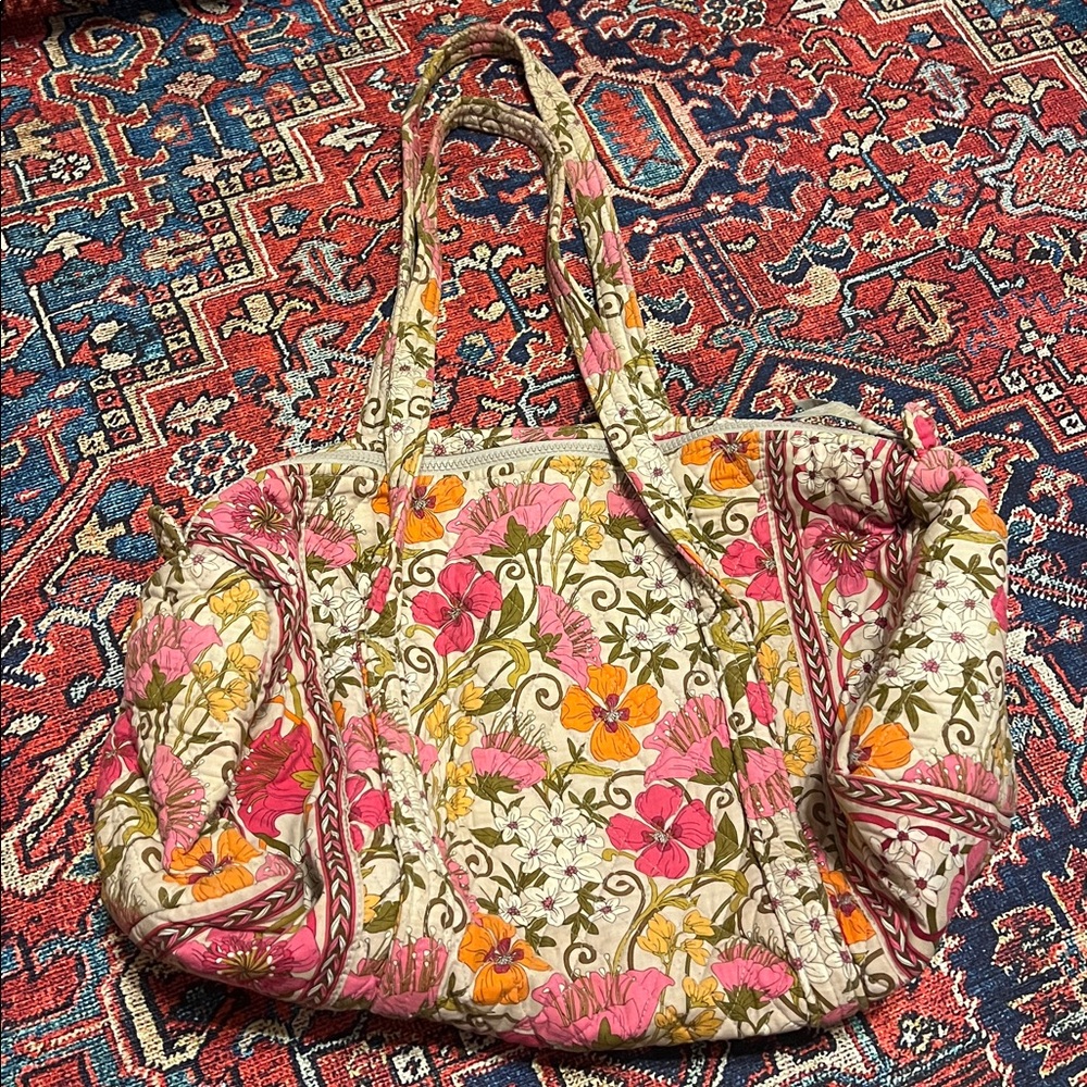 Vera Bradley quilted round duffel vintage pink floral print in great conditions